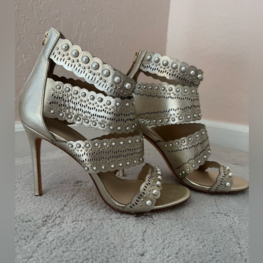 Pour la Victorie Ellura women gold heeled sandals with pearls sz9